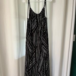 US Women’s XL black and white maxi dress
